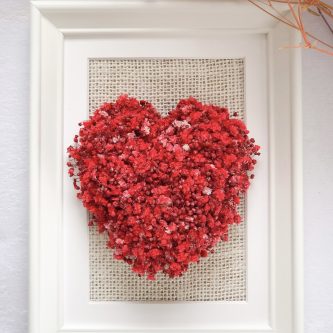 Kırmızı Beyaz Kalp Dekorlu Pano ( El Yapımı)